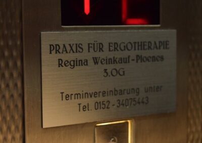 Aufzug Schild Praxis für Ergotherapie - Regina Weinkauf-Ploenes, 3. OG